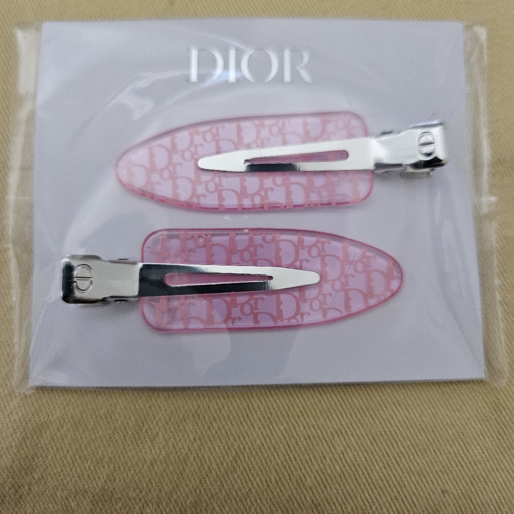 Dior hair clip